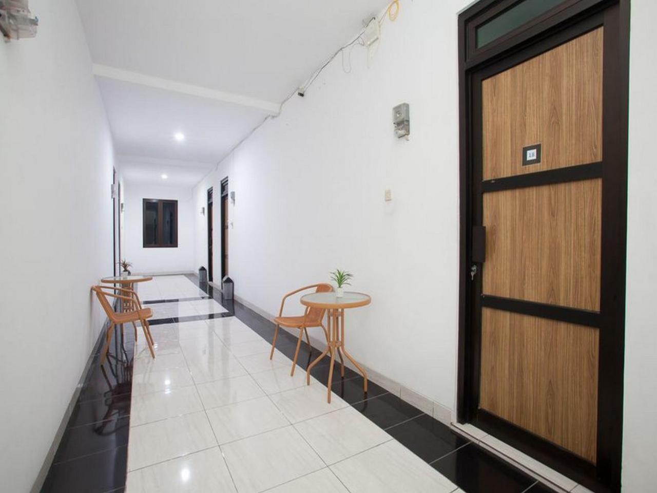 Готель Reddoorz Syariah Near Dbl Arena 2 Сурабая Екстер'єр фото